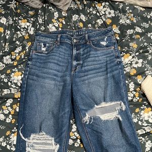 AE Mom Straight Jean